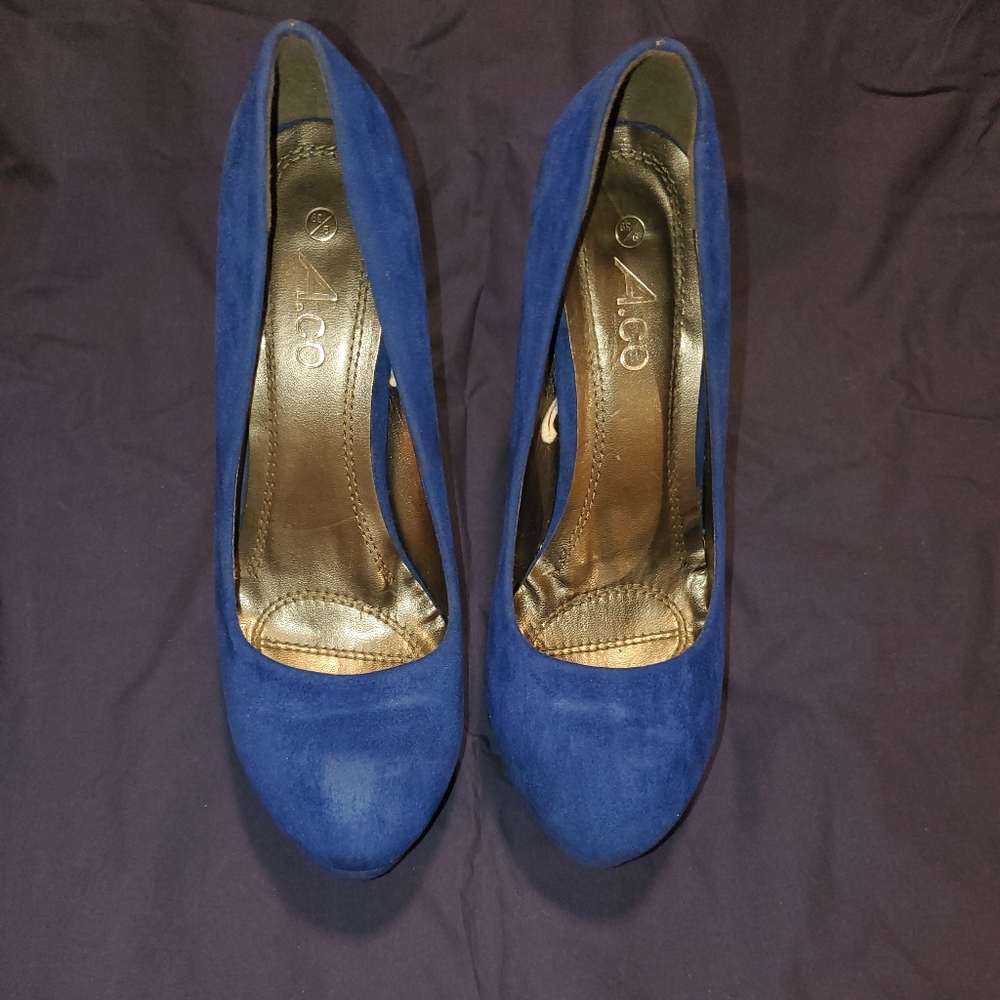 Heels - Picture 2 of 4